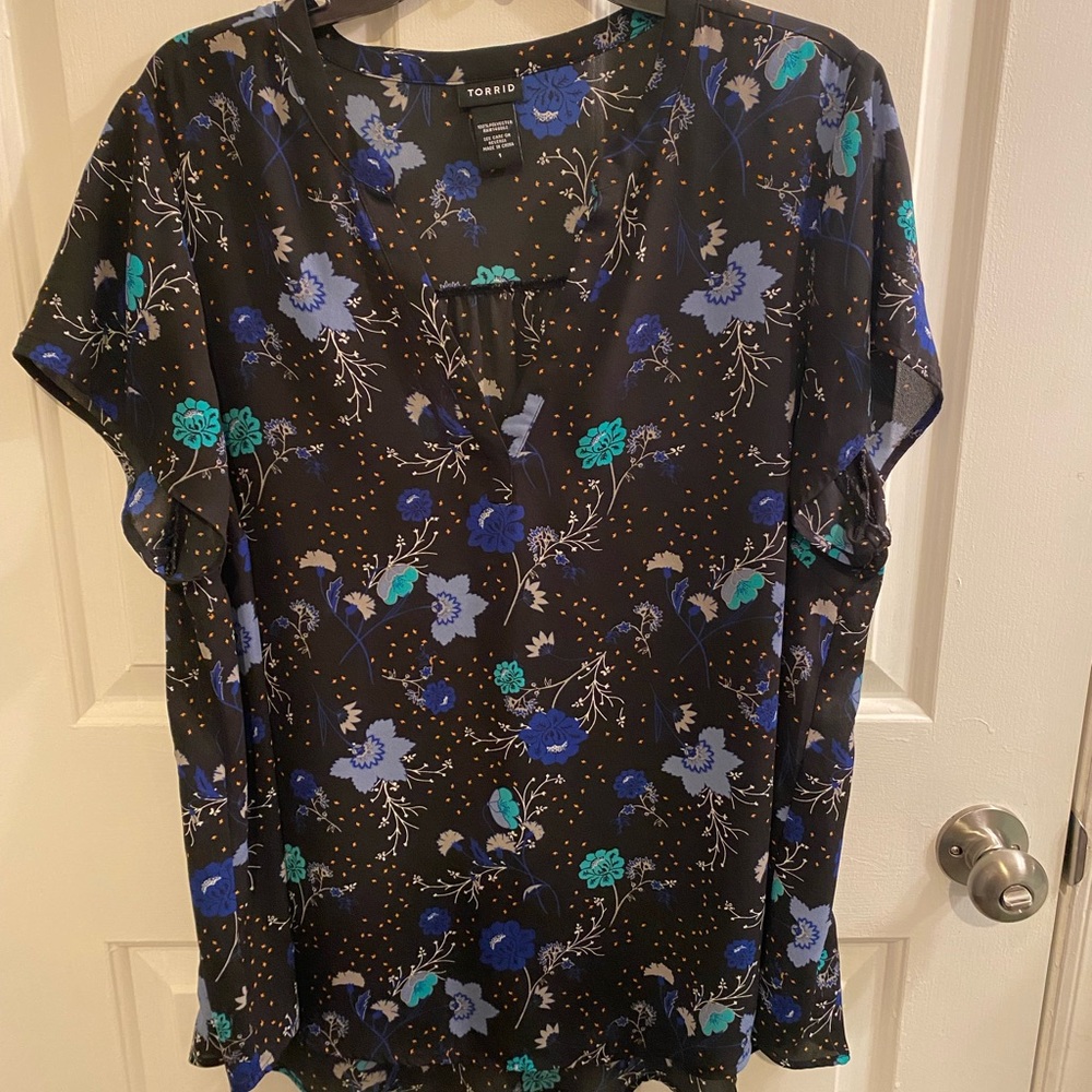Torrid size 1 Georgette Hi-Lo Blouse Floral *Like New*